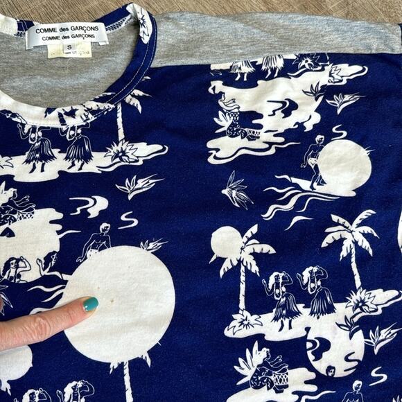 RARE COMME des GARÇONS Blue Hawaiian Hula Print Wide Fit T-Shirt Women’s - Picture 4 of 8